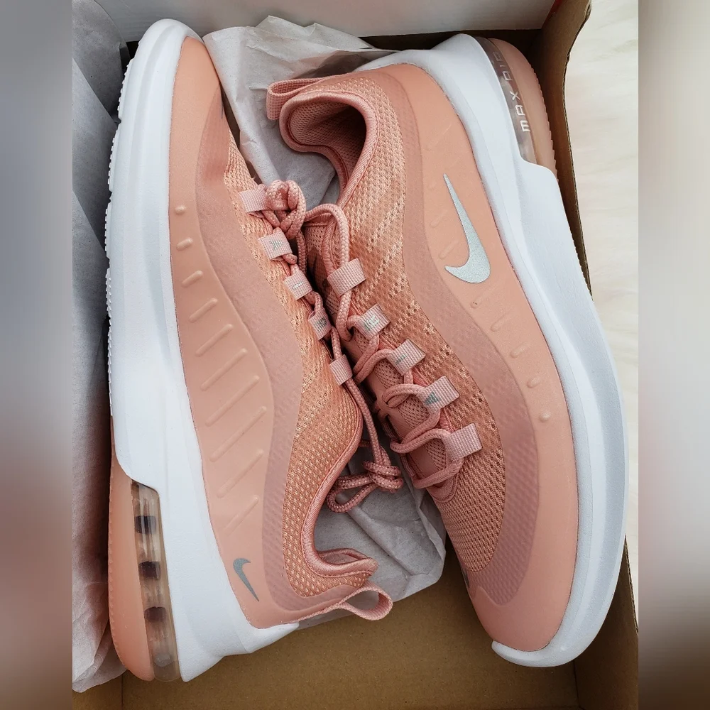 Nike Women's Air Max Axis Prem